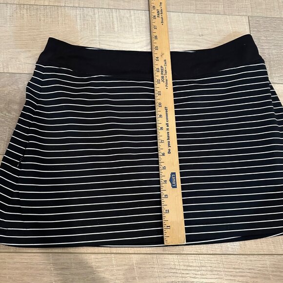 ATHLETA WOMENS BLACK WHITE STRIPED SKORT SIZE LARGE - Picture 3 of 8